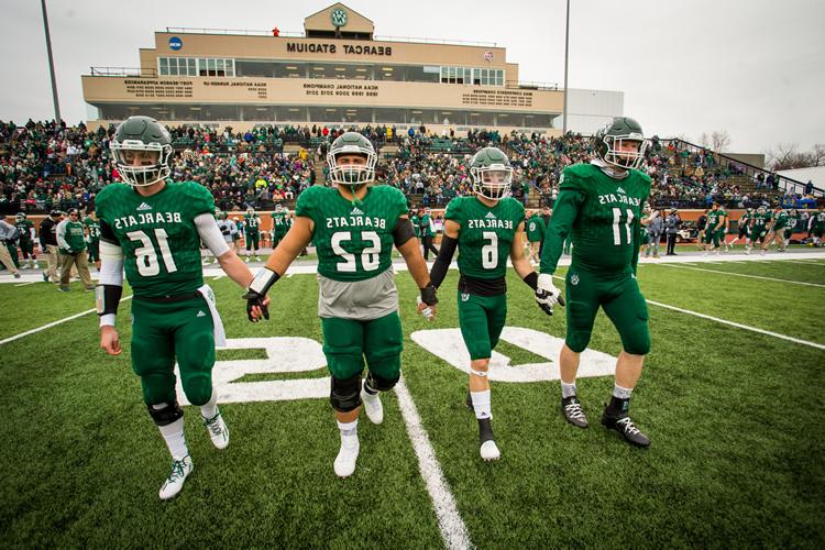 Bearcat Stadium, 以前被称为里肯布罗德体育场, 是全美大学生体育协会第二赛区中持续时间最长的足球网站吗. 在英国乙级联赛中，没有任何一座体育场能像它那样长时间地举办自己球队的比赛.