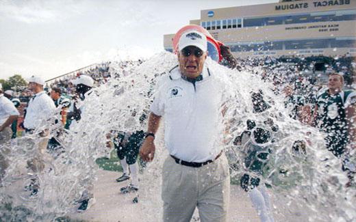 Head Football Coach 梅尔·Tjeerdsma attained his 100th Northwest victory in a 65-3 game against the University of Missouri - Rolla on Sept. 2004年8月18日，在熊猫体育场.